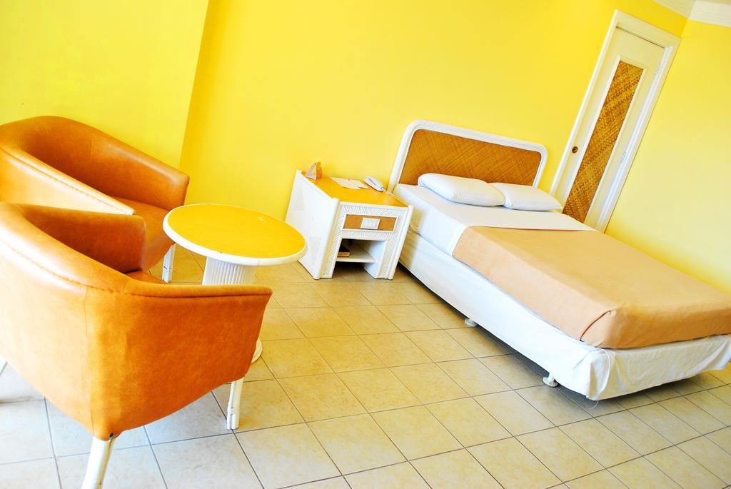 Leyte Park Resort Hotel Таклобан Стая снимка