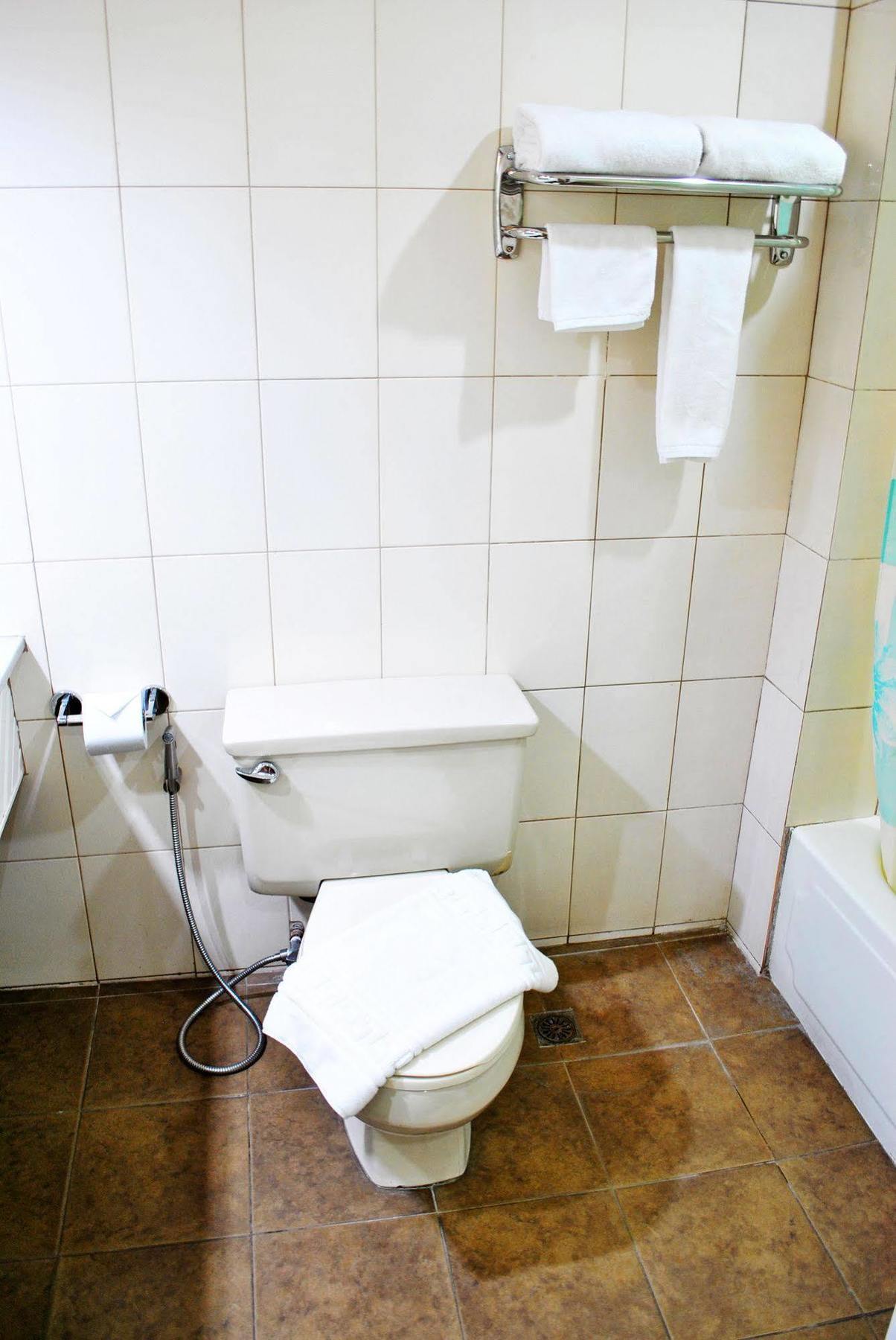 Leyte Park Resort Hotel Таклобан Екстериор снимка