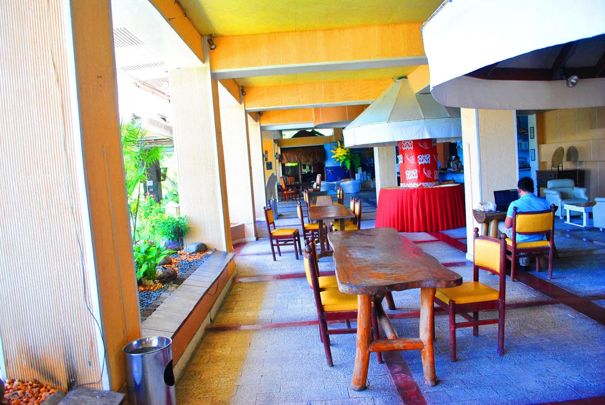 Leyte Park Resort Hotel Таклобан Екстериор снимка