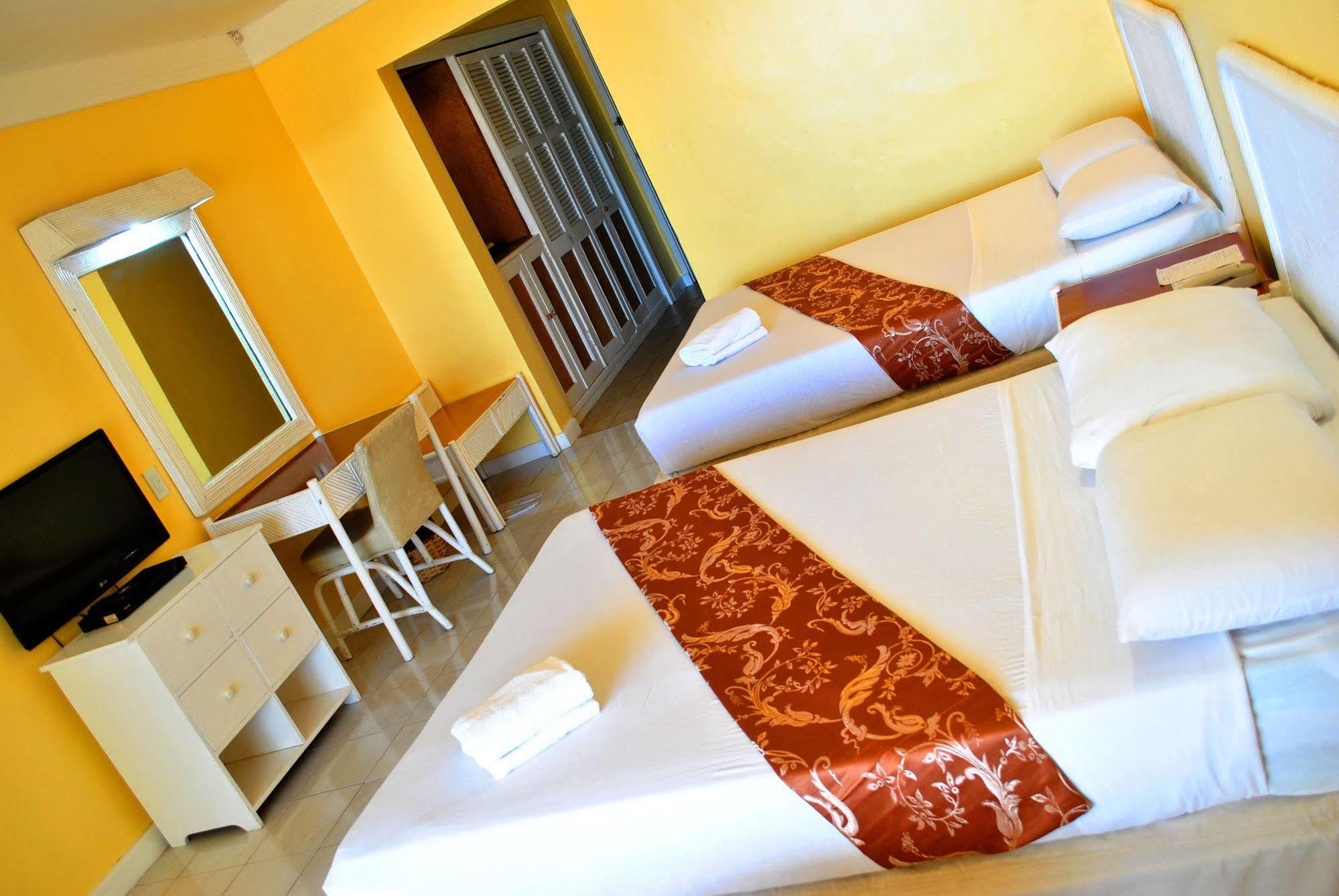 Leyte Park Resort Hotel Таклобан Екстериор снимка