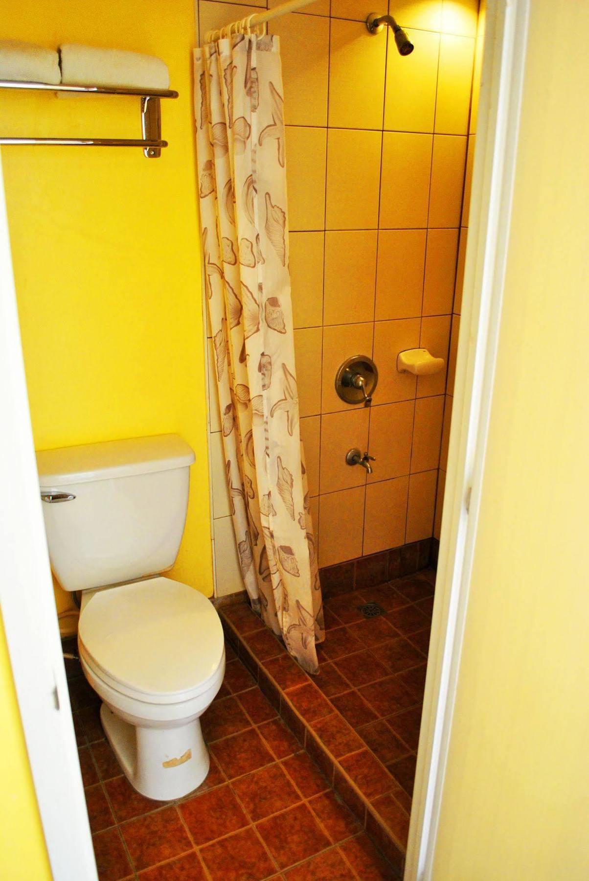 Leyte Park Resort Hotel Таклобан Екстериор снимка